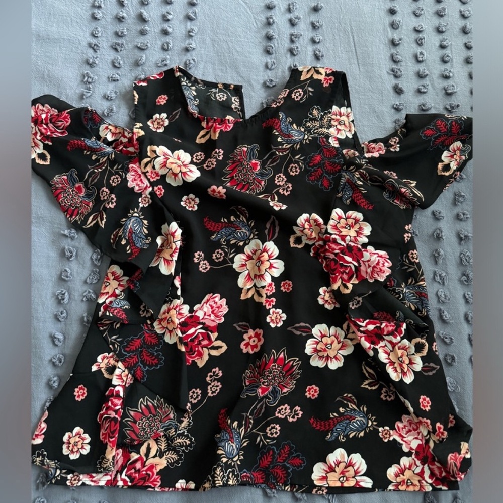 3 Item Bundle- Burgundy and black lace and floral tops - Picture 2 of 11